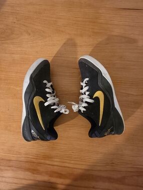 Nike Kobe 8 Away Lakers (size 5y)